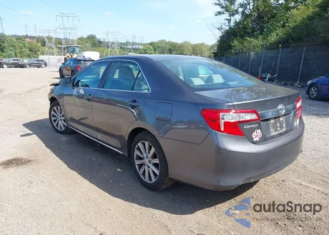 2013 Toyota Camry Xle z USA, uszkodzony, nr VIN 4T4BF1FK3DR287291